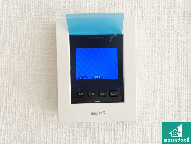 西脇市上野　第3期　新築一戸建ての防犯設備|カラーモニターインターホン！声だけでなく来訪者の姿や顔がモニターで確認できるので、小さなお子様がいらっしゃるご家庭でも安心できます！