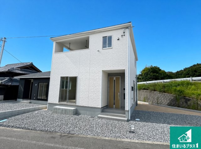 西脇市上野　第3期　新築一戸建ての外観|安心の10年保証！外観を美しく保ち、雨水で汚れを落とします！気になることがありましたら、お気軽にお問い合わせください！