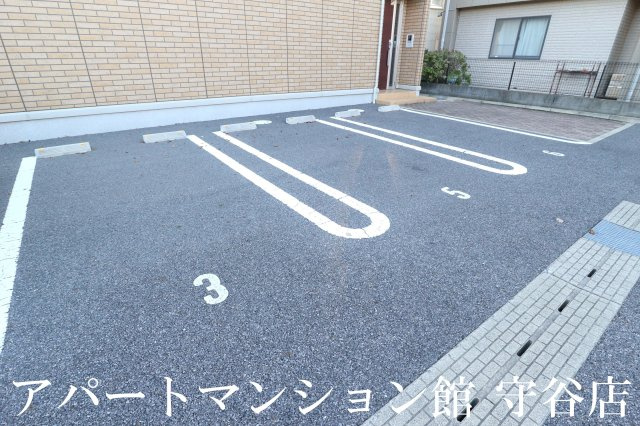 オーハネレジデンスの駐車場