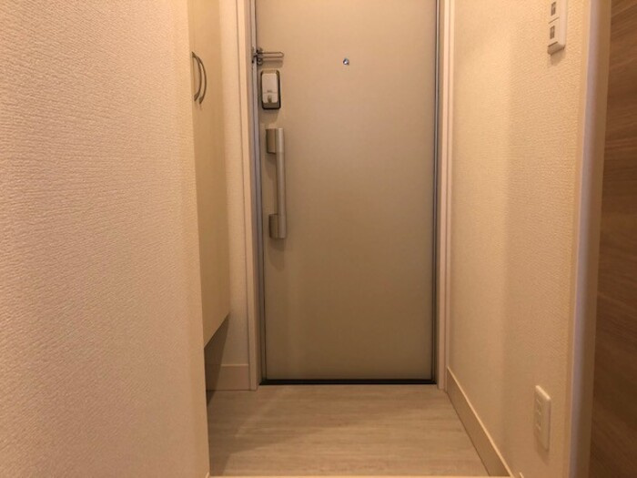 D-ROOM徳益駅前の玄関