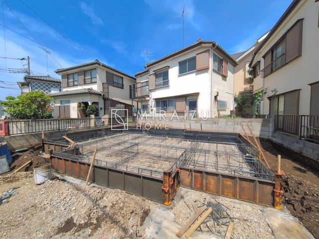 【外観】 | 青く澄み渡った綺麗な空と、陽の光をたっぷりと受ける、そんな新築住宅で新生活をスタートしてみませんか？見学・ご相談等、ミライズホーム(株)までお気軽にご連絡下さい。