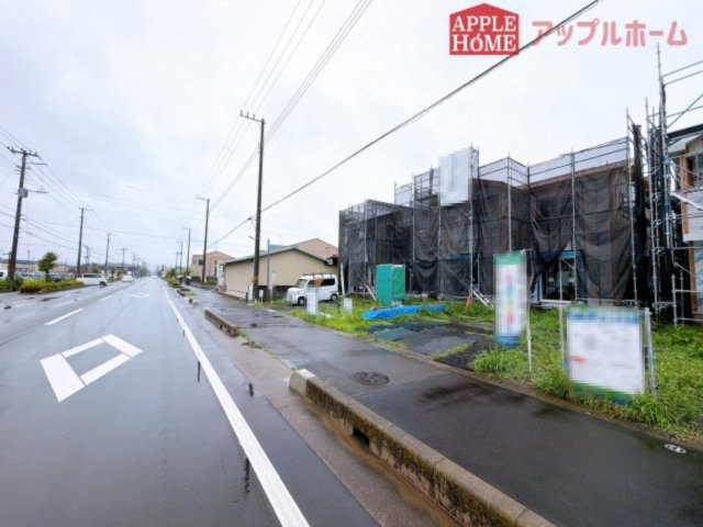 [新築住宅] 鶴ヶ島市中新田 全3邸の前面道路含む現地写真