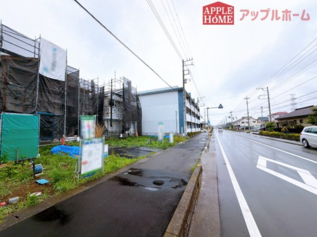 [新築住宅] 鶴ヶ島市中新田 全3邸の前面道路含む現地写真