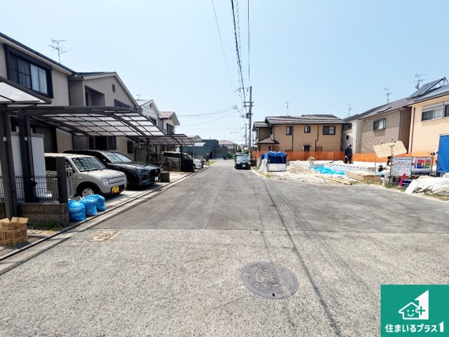 高石市東羽衣　新築一戸建ての前面道路含む現地写真|周辺は落ち着いた街並みの住宅地！子育てがしやすい住環境です！まだ未完成ですが、現地でしかわからない事もございます。是非一度ご覧ください。