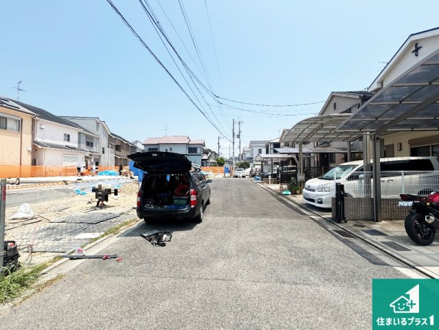 高石市東羽衣　新築一戸建ての前面道路含む現地写真|周辺は落ち着いた街並みの住宅地！子育てがしやすい住環境です！まだ未完成ですが、現地でしかわからない事もございます。是非一度ご覧ください。