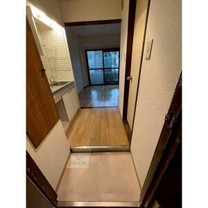 コーポサンライズ西田の玄関