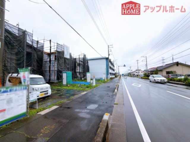 [新築住宅] 鶴ヶ島市中新田 全3邸の前面道路含む現地写真