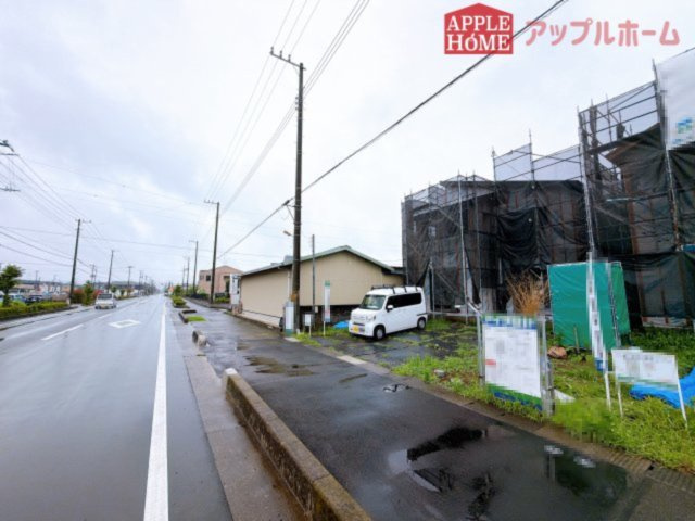 [新築住宅] 鶴ヶ島市中新田 全3邸の前面道路含む現地写真