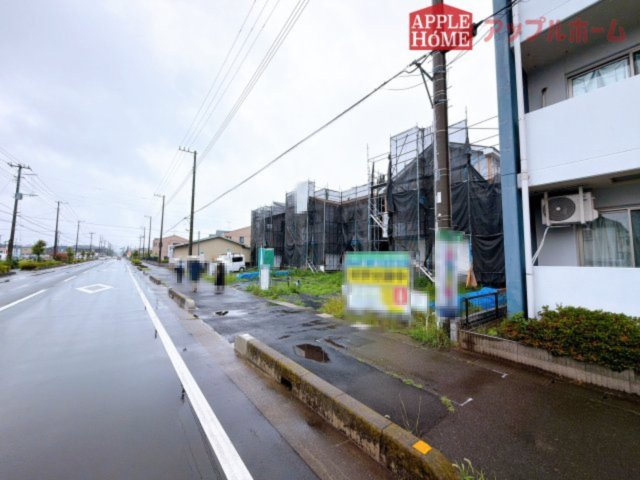 [新築住宅] 鶴ヶ島市中新田 全3邸の前面道路含む現地写真