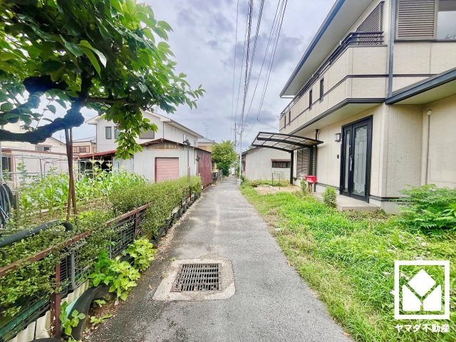 城陽市久世南垣内の前面道路含む現地写真