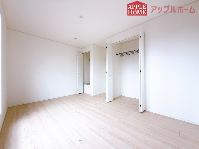 [新築住宅] 鶴ヶ島市藤金 第13 全2棟の洋室|２階居室は全室収納あり！たっぷりある収納活用でお部屋もキレイを保てます♪