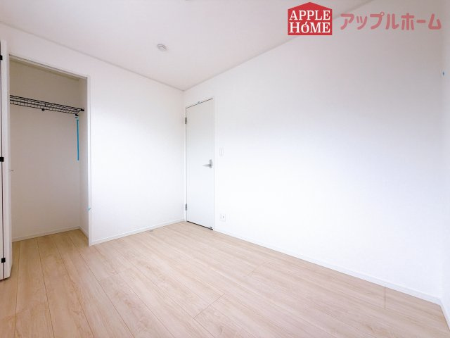 [新築住宅] 鶴ヶ島市藤金 第13 全2棟の洋室|２階居室は全室収納あり！たっぷりある収納活用でお部屋もキレイを保てます♪