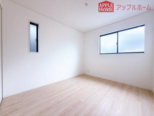[新築住宅] 鶴ヶ島市藤金 第13 全2棟の洋室|２階居室は全室収納あり！たっぷりある収納活用でお部屋もキレイを保てます♪