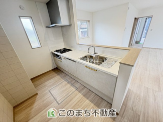【キッチン】 | ワイウッドコート小山市中久喜第1期　 | 人気の対面式キッチン☆料理をしながらご家族とコミュニケーションが取れます♪