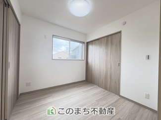 【洋室】 | ワイウッドコート小山市中久喜第1期　 | 南向きで明るい室内が好印象☆