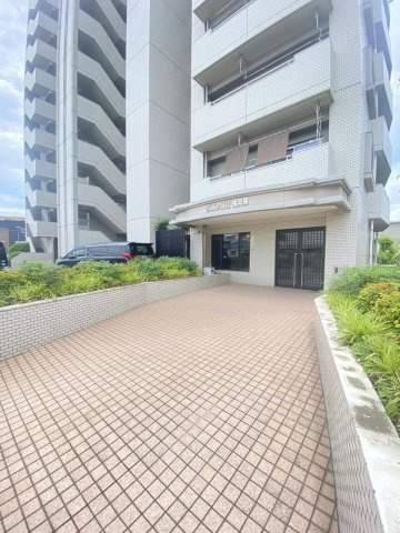 糟屋郡粕屋町大字上大隈の賃貸マンションのエントランス