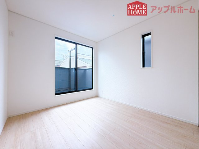 [新築住宅] 鶴ヶ島市藤金 第13 全2棟の洋室|２階居室は全室収納あり！たっぷりある収納活用でお部屋もキレイを保てます♪