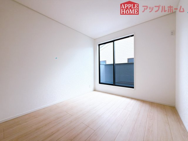 [新築住宅] 鶴ヶ島市藤金 第13 全2棟の洋室|２階居室は全室収納あり！たっぷりある収納活用でお部屋もキレイを保てます♪