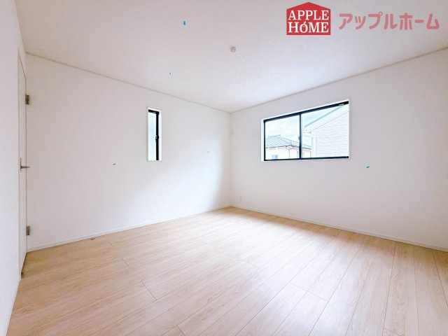 [新築住宅] 鶴ヶ島市藤金 第13 全2棟の洋室|２階居室は全室収納あり！たっぷりある収納活用でお部屋もキレイを保てます♪