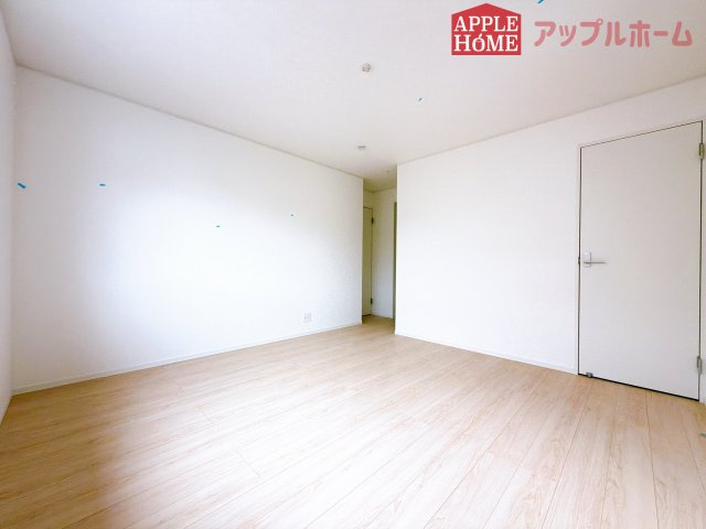 [新築住宅] 鶴ヶ島市藤金 第13 全2棟の洋室|２階居室は全室収納あり！たっぷりある収納活用でお部屋もキレイを保てます♪