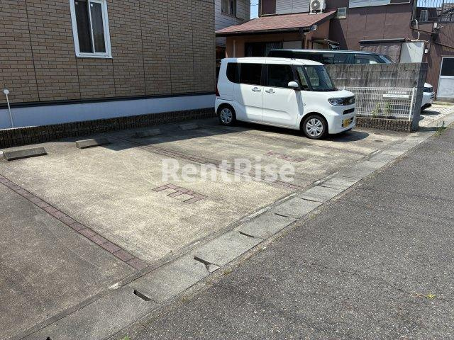 ラ・テール ドゥの駐車場