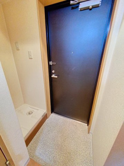 【玄関】 | エルミタージュ・Ⅱ | 同物件、別のお部屋の写真です。