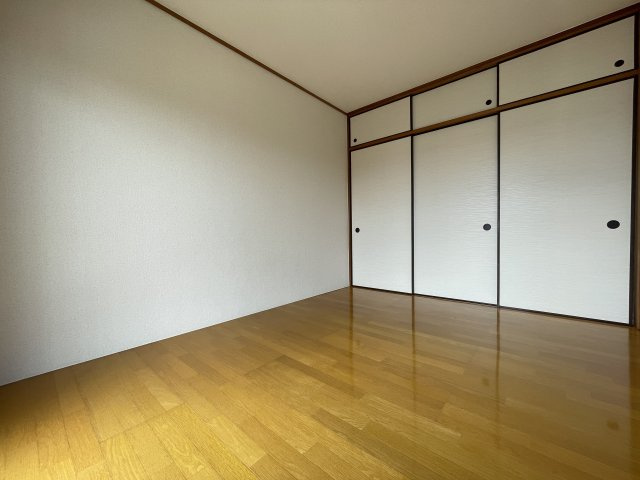 ロイヤル早野マンションの洋室