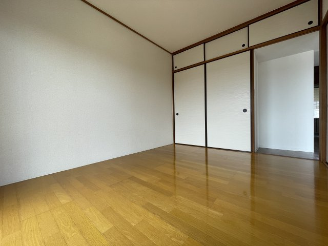 ロイヤル早野マンションの洋室