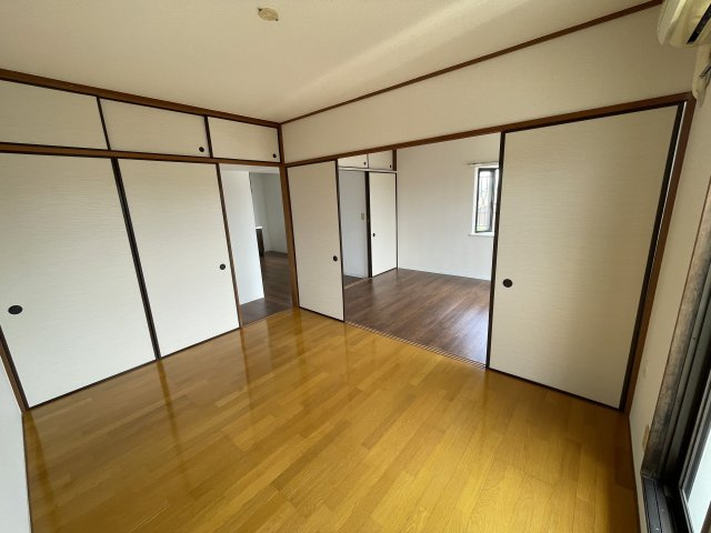 ロイヤル早野マンションの洋室