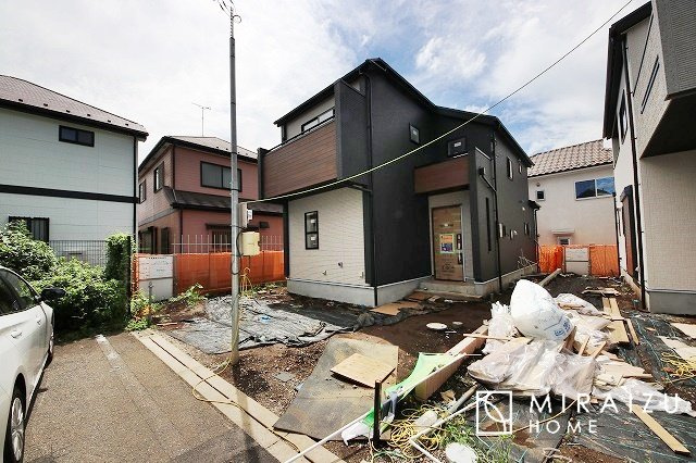 【外観】 | 青く澄み渡った綺麗な空と、陽の光をたっぷりと受ける、そんな新築住宅で新生活をスタートしてみませんか？見学・ご相談等、ミライズホーム(株)までお気軽にご連絡下さい♪