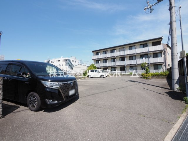 リブラレジデンス茨木の駐車場