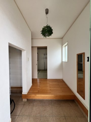 築添町戸建の玄関