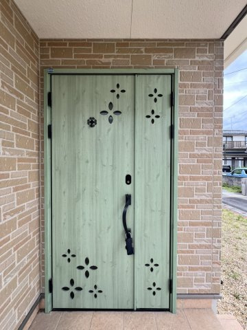 築添町戸建の玄関