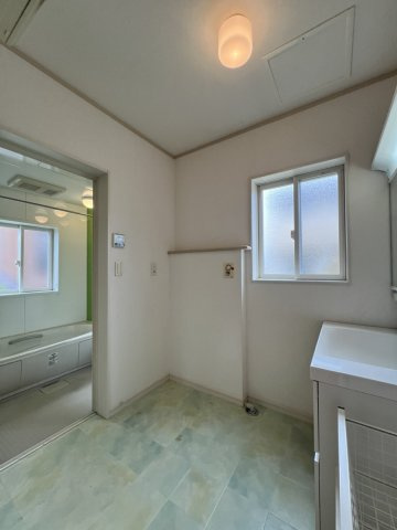 築添町戸建の脱衣所