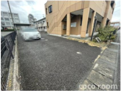 ラフィネⅡの駐車場