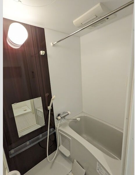 ハーモニーテラス西野町の浴室|シンプルで使いやすいトイレです