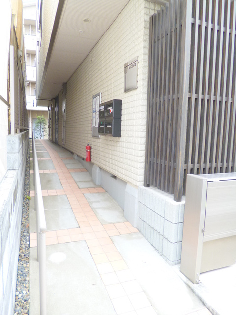 メゾン西の森のエントランス