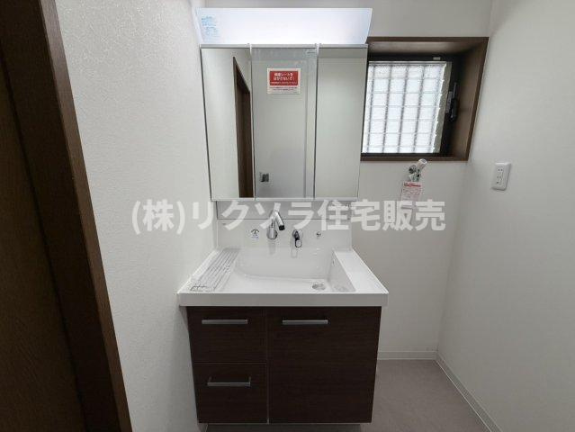 都丘町　中古一戸建ての独立洗面台|■物件内覧・資金計画相談・住宅ローン相談、リフォーム相談、お問合せ受付中■
※当日・翌日のご内覧、ご相談はお電話でのお問合せがスムーズです！