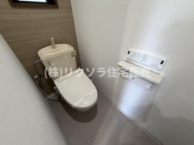 都丘町　中古一戸建てのトイレ|温水洗浄便座付き
■物件内覧・資金計画相談・住宅ローン相談、リフォーム相談、お問合せ受付中■
※当日・翌日のご内覧、ご相談はお電話でのお問合せがスムーズです！