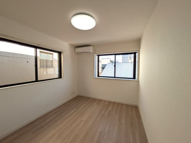 中央１－１戸建の居間・リビング
