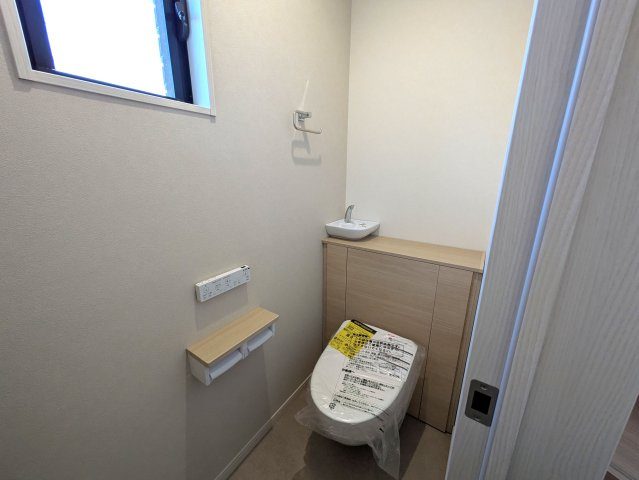 中央１－１戸建のトイレ