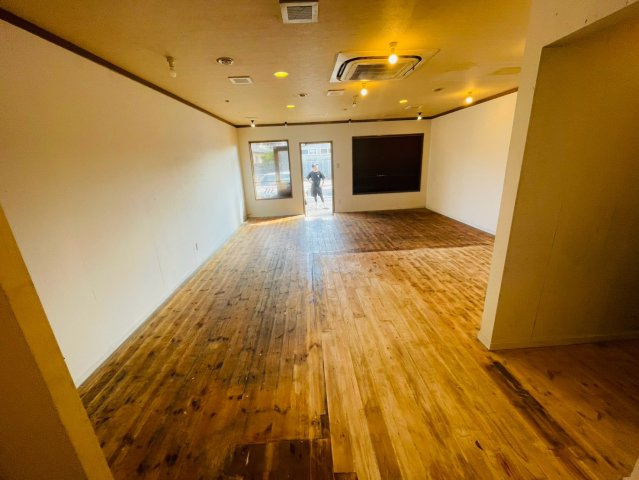 昭和町 山田様 住居付店舗の内装