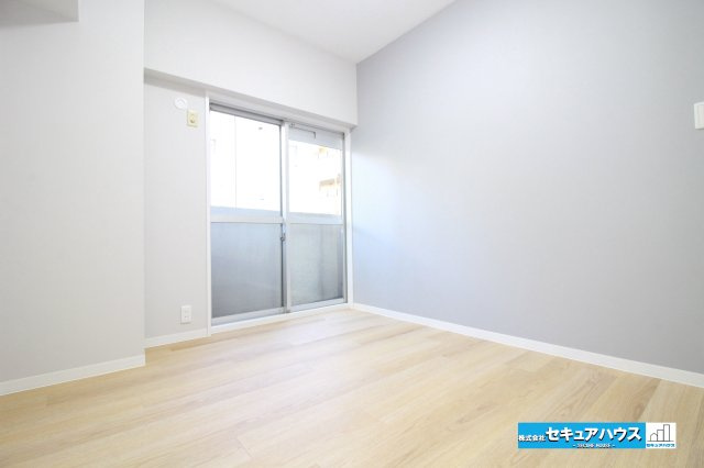 グランドメゾン八事裏山の洋室|【洋室4.7帖】
◆広々とした居住空間は日々の暮らしを彩り、心のやすらぎと満足感を与えてくれます。通風と採光を考慮した設計は子供たちはのびのび育ち、家族でくつろぎと団らんを生み出します。　　　　　　　
