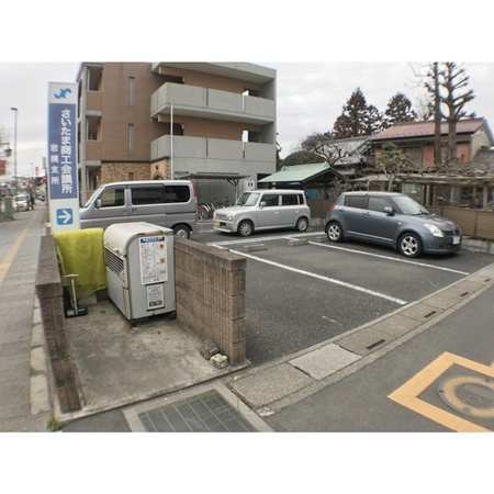 ヒラソールの駐車場