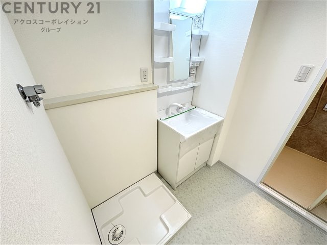 洗面所内に室内洗濯機置場がついてます！