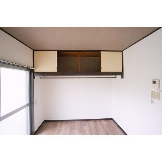 閑静な住宅街に立地