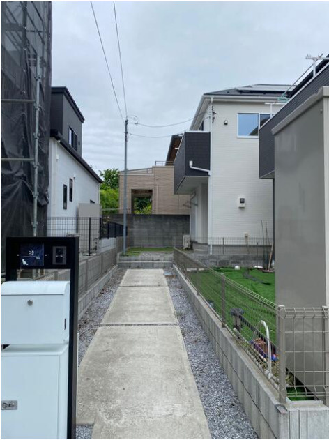 野田市春日町　中古戸建　令和3年築の駐車場