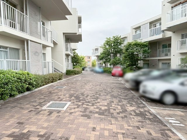 グランベール西神中央壱〇番館の駐車場