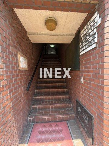 横浜市神奈川区神之木町の賃貸マンションのエントランス