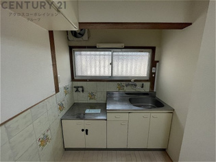 キッチンに窓があり換気も楽にできます！